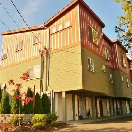 Vibrant Living In Harmony, Unit C Villa